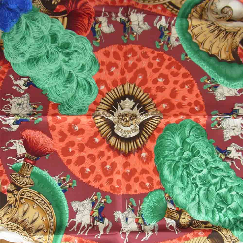 HERMES エルメス CASQUES et PLUMETS カレ 90 表情のない金兜 チーフ スカーフ レッド系 90cm【新古品】【未使用】【中古】