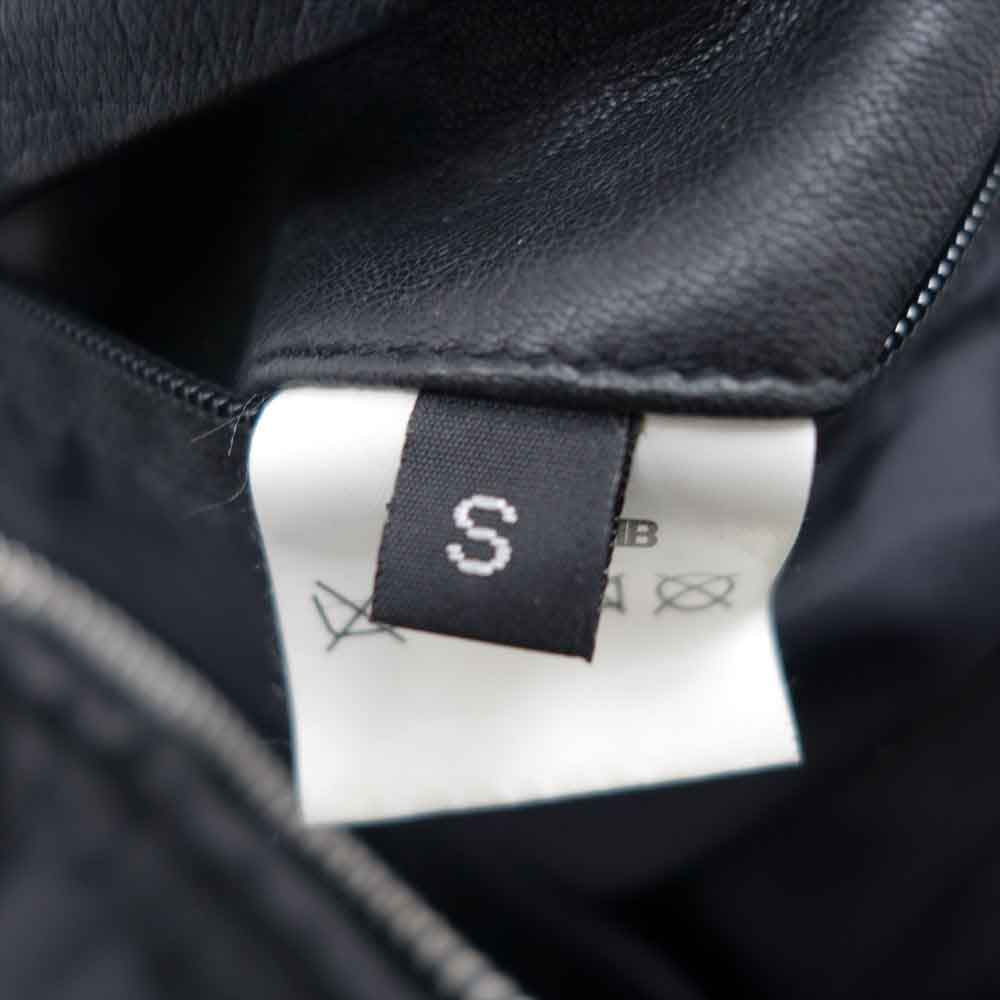 アラ ラム レザー 中綿　ベスト ブラック系 S【中古】