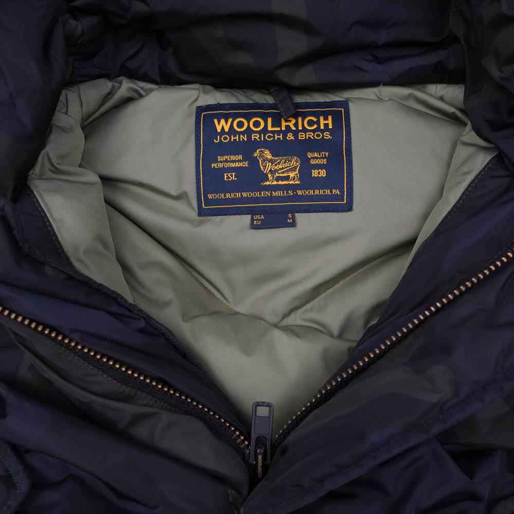 WOOLRICH ウールリッチ 1302308 国内正規品 ARCTIC PARKA CAMO アークティック パーカ カモ柄 ブラック系 USA S / EU M【中古】