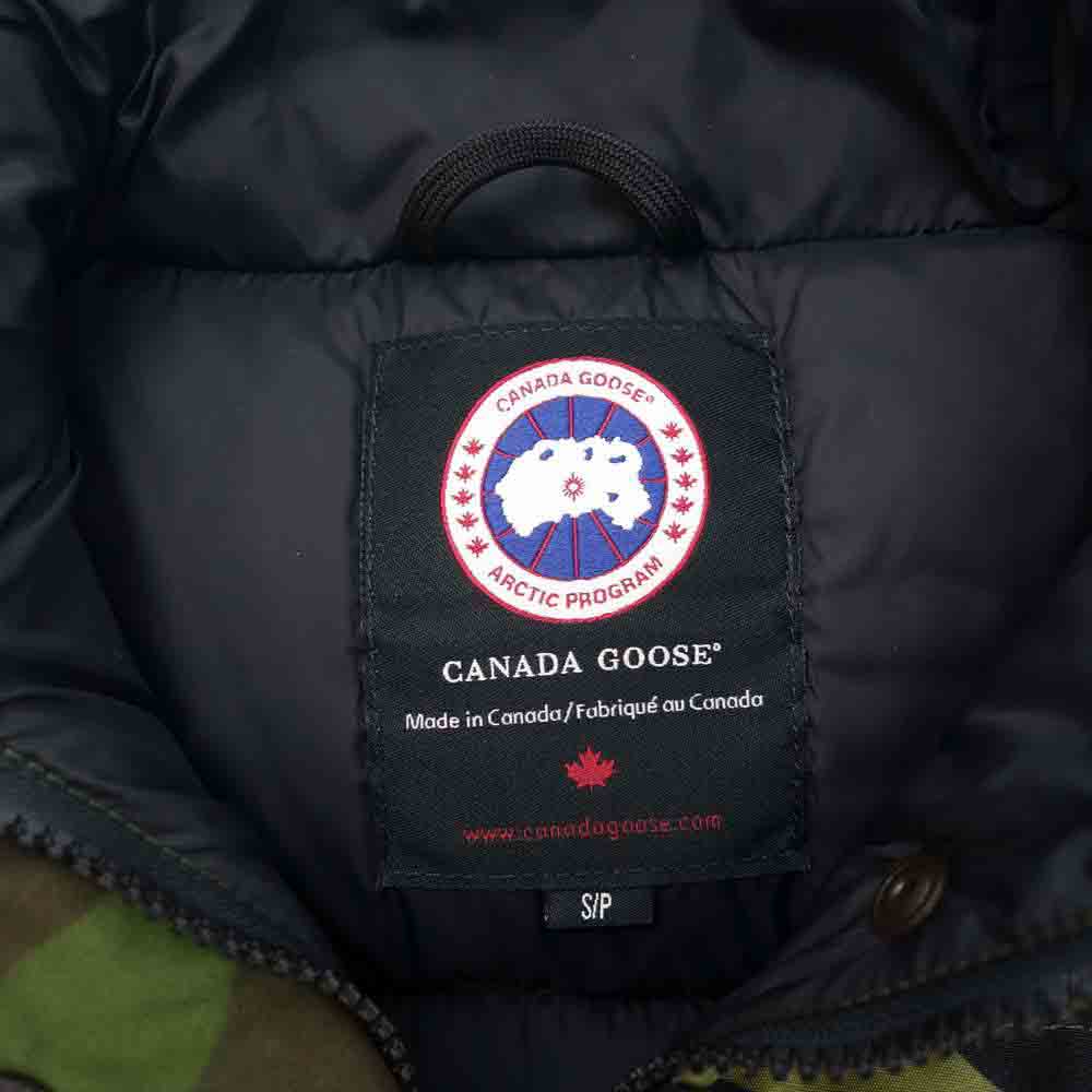 CANADA GOOSE カナダグース 2832L 国内正規品 サザビーリーグタグ FREESTYLE VEST フリースタイル ベスト カモフラ 迷彩 マルチカラー系 S【美品】【中古】