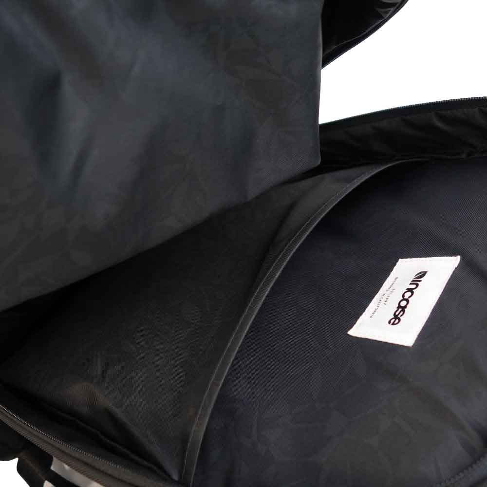 インケース アイコン スリム パック ナイロンデイパック【中古】