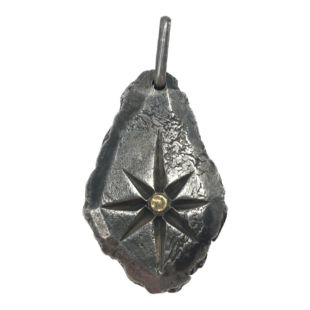 BIGHAND ビッグハンド 購入時ギャランティカード付属 特大 不定形 SUN サン メタル付き タタキ ペンダントトップ シルバー系【中古】