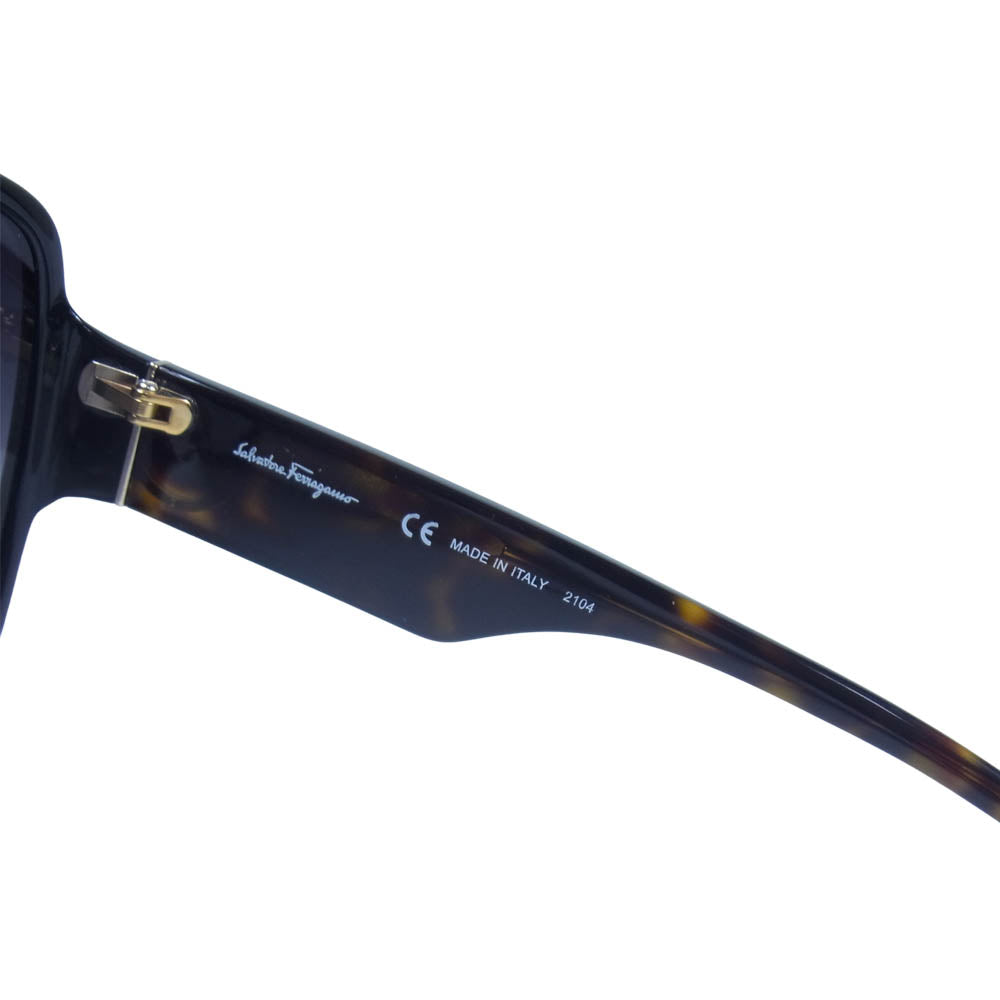 Salvatore Ferragamo サルヴァトーレフェラガモ SF1001SA 006 ガンチーニ アジアンフィット サングラス ブラック系 57□17 145【美品】【中古】
