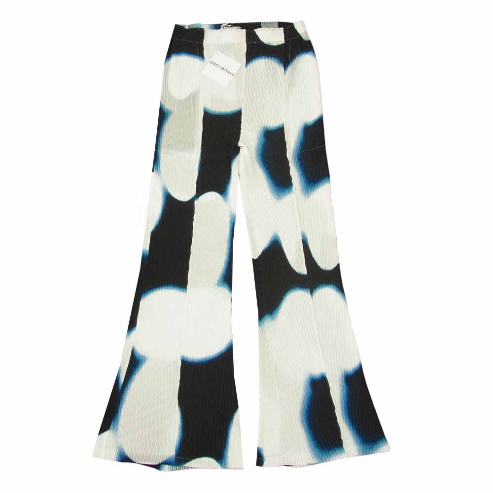 ISSEY MIYAKE イッセイミヤケ SHADE PLEATS PANTS IM13-FF171 プリーツ加工 フレア パンツ ホワイト系 2【新古品】【未使用】【中古】