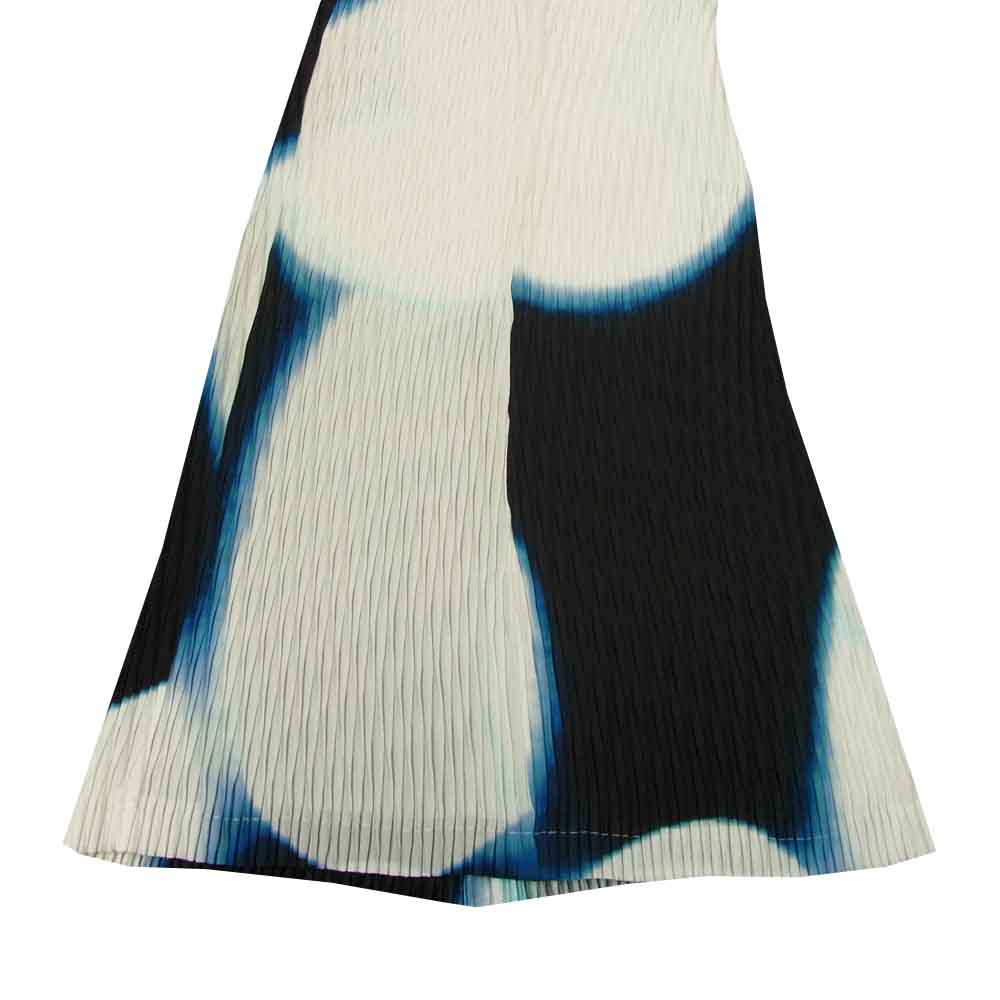 ISSEY MIYAKE イッセイミヤケ SHADE PLEATS PANTS IM13-FF171 プリーツ加工 フレア パンツ ホワイト系 2【新古品】【未使用】【中古】