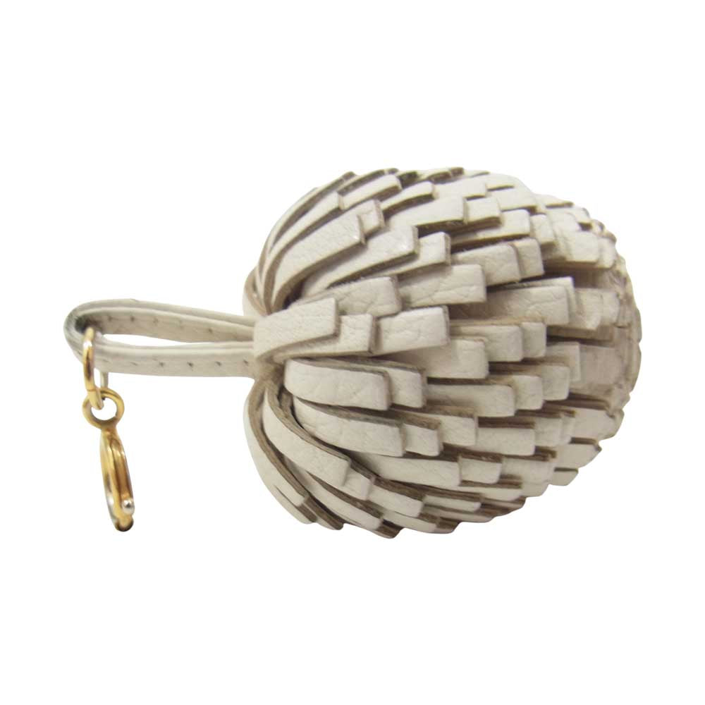 J&M Davidson ジェイアンドエムデヴィッドソン POMPOM CHARM ポンポンチャーム レザー バッグチャーム キーホルダー ホワイト オフホワイト系【中古】