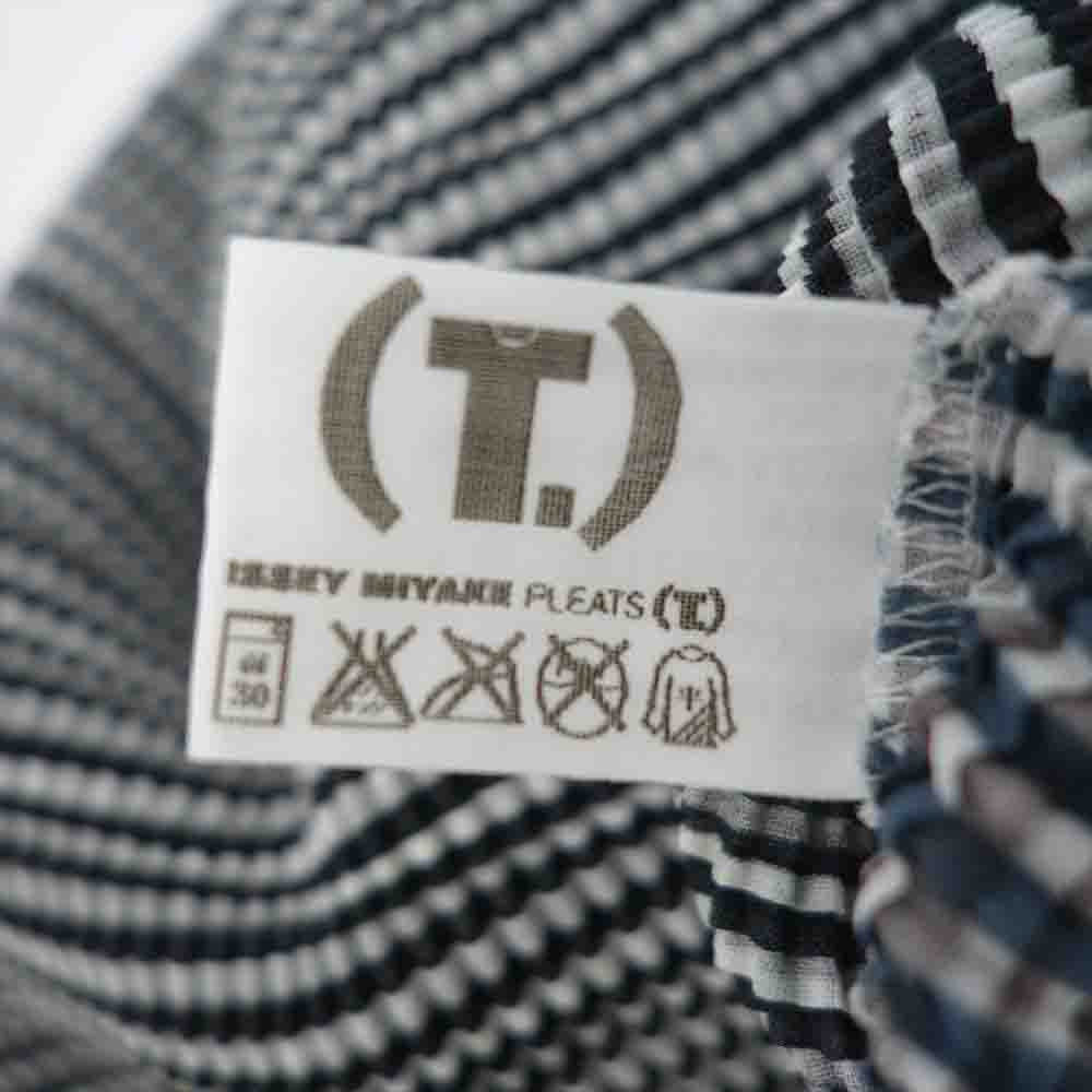 イッセイミヤケ プリーツ PP16FJ211 ボックスプリーツ ストライプ ボトルネック カットソー 半袖 黒 ブラック系 ホワイト系 3【美品】【中古】