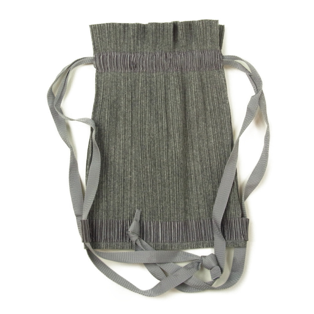 PLEATS PLEASE プリーツプリーズ イッセイミヤケ プリーツ加工 巾着 リュック バッグ グレー系【中古】