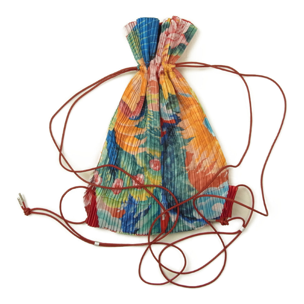 PLEATS PLEASE プリーツプリーズ イッセイミヤケ PP81-AG032 プリーツ加工 チャイナ 中国 龍 縁起 柄 巾着 リュック バッグ マルチカラー系【美品】【中古】