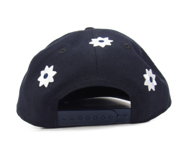 ベガ NEW ERA ニューエラー フラワー キャップ ネイビー系【美品】【中古】