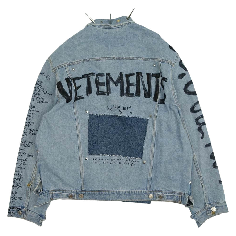 VETEMENTS ヴェトモン USS193003  オーバーサイズ グラフィックペイント スパイクスタッズ デニム ジャケット インディゴブルー系 M【中古】