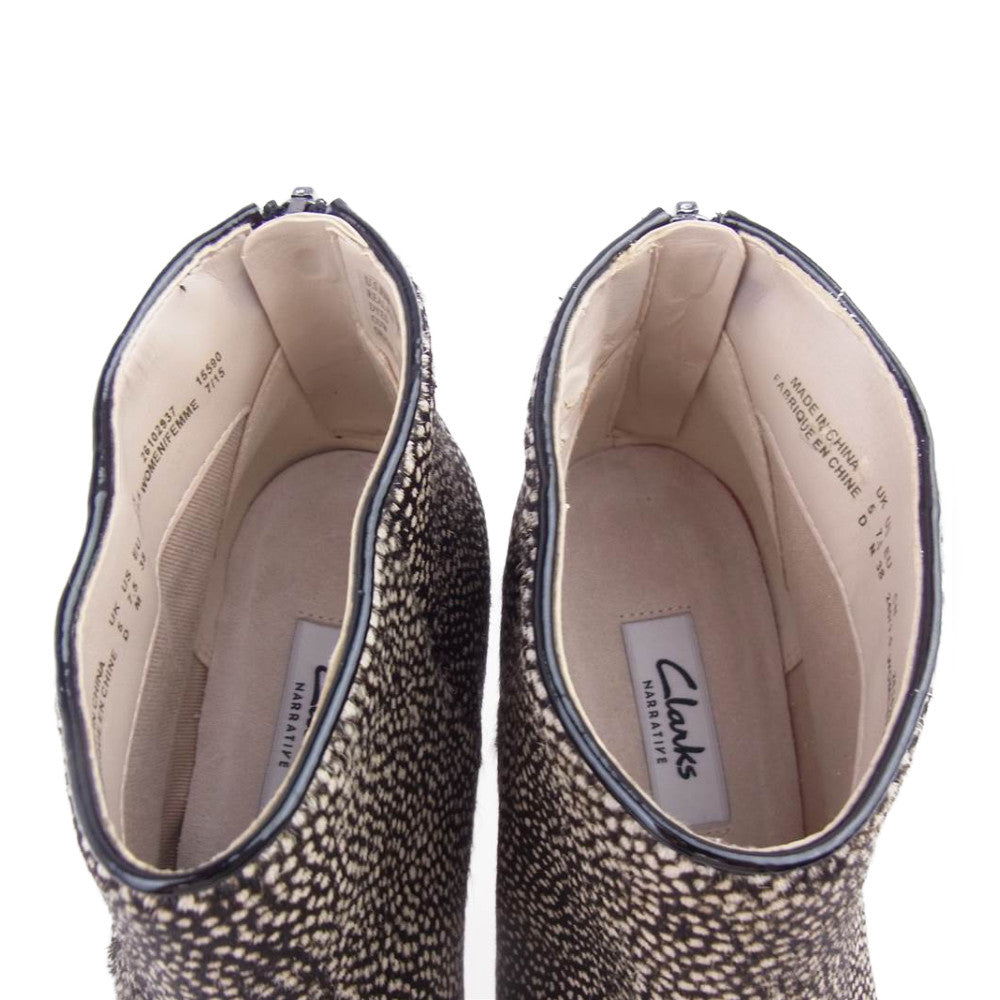 Clarks クラークス Aquifer Diva  ハラコ ショート ブーツ ブラック系 ベージュ系 24㎝【美品】【中古】