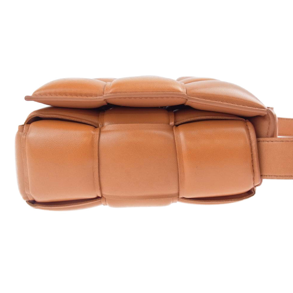 BOTTEGAVENETA ボッテガヴェネタ パデッド カセット レザー ショルダー バッグ  ライトブラウン系【中古】