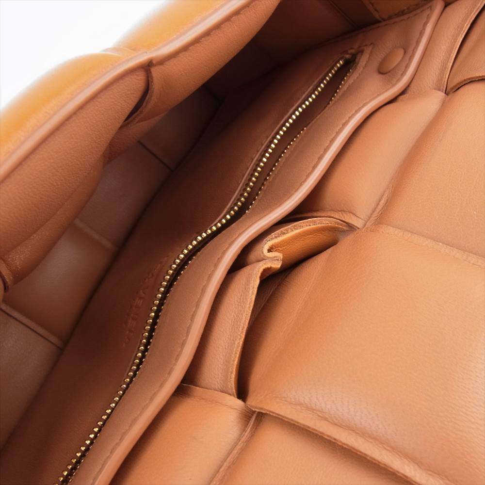 BOTTEGAVENETA ボッテガヴェネタ パデッド カセット レザー ショルダー バッグ  ライトブラウン系【中古】