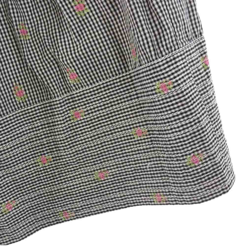 tricot COMME des GARCONS トリココムデギャルソン TM-S043 AD2013 フラワー刺繍 ギンガムチェック ステッチ ギャザー スカート グレー系 オフホワイト系【中古】