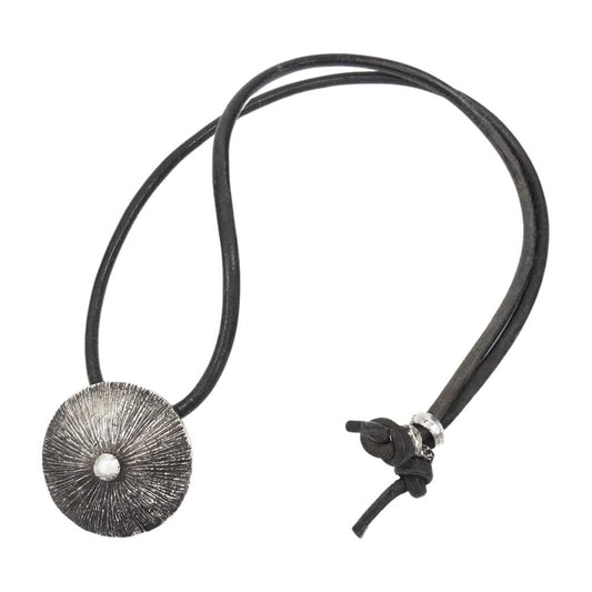 ISAMUKATAYAMA BACKLASH イサムカタヤマバックラッシュ × JUN UEZONO ジュンウエゾノ 22SS 純銀 SILVER1000 ハンドメイド コンチョ レザー ネックレス シルバー系【中古】