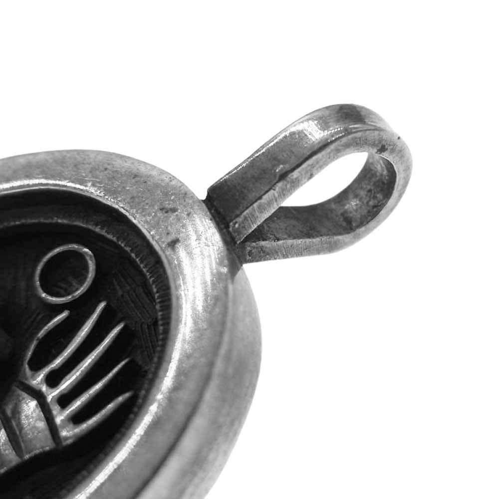 ホピ 作者不明 スパイダーウェブ刻印 オーバーレイ ペンダントトップ インディアンジュエリー シルバー系【中古】