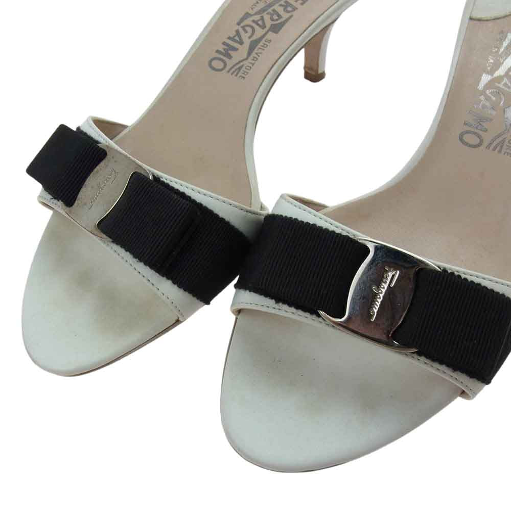 Salvatore Ferragamo サルヴァトーレフェラガモ ミュール ブラックリボン サンダル ホワイト系 7c【中古】