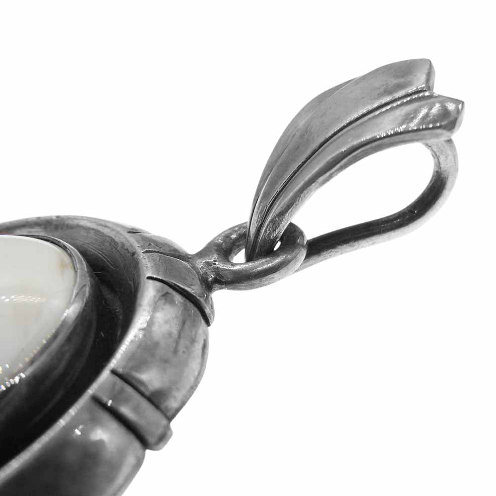 ナバホ アーティスト不明 NAVAJO族 インディアンジュエリー SV925  ホワイトバッファロー オーバル ペンダントトップ シルバー系【中古】