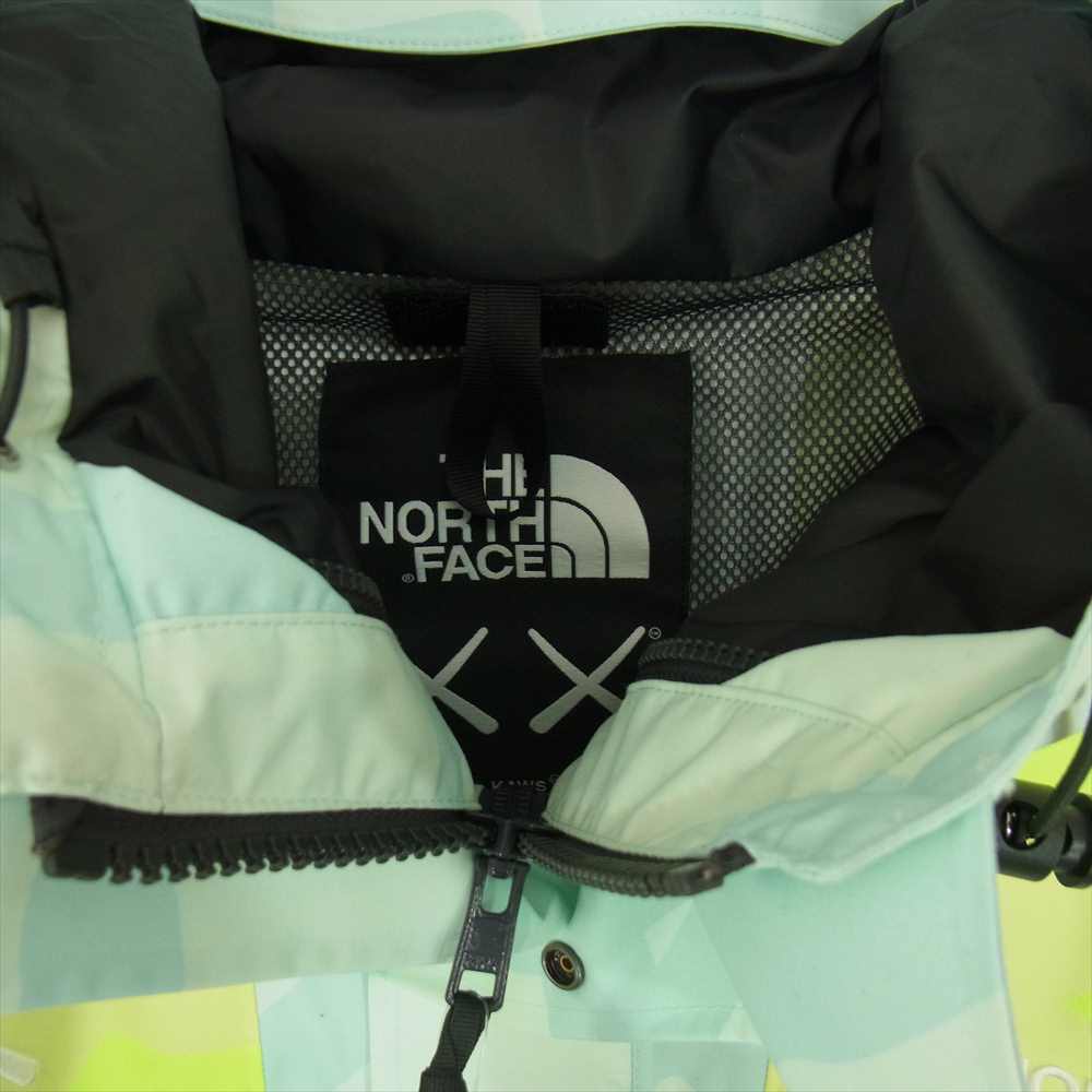 THE NORTH FACE ノースフェイス 22SS NF0A7WLW763-S  x KAWS 1986 Retro Mountain Jacket ICE BLUE カウズ マウンテン ジャケット マウンテンパーカー ライトブルー系 S P【美品】【中古】