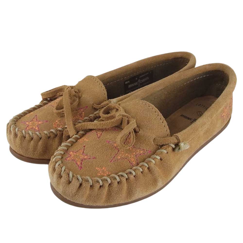 Minnetonka ミネトンカ LOTTIE MOSS ロティモス ABBEY MOC スター刺繍 スエード モカシン ベージュ系 23㎝【新古品】【未使用】【中古】