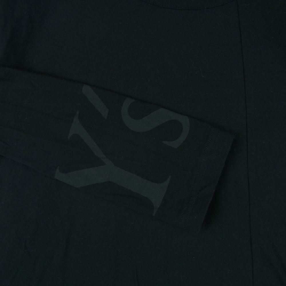Y's Yohji Yamamoto ワイズ ヨウジヤマモト YD-T09-065 30 / Y's LOGO PIGMENT PRINT R FLASH LONG SLEEVE T 袖ロゴ ピグメントプリント フラッシュ 変形 長袖 カットソー ブラック系 2【中古】