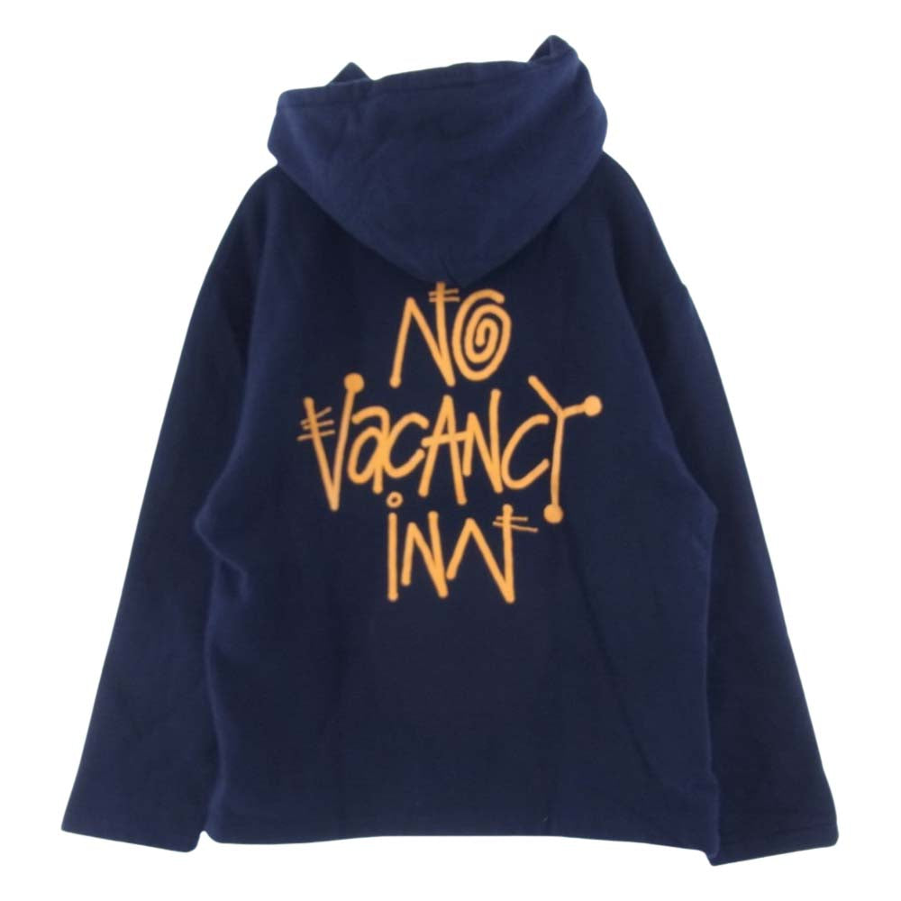STUSSY ステューシー × No Vacancy Inn ノーバカンシーイン バックプリント ロゴ刺繍 プルオーバー パーカー ネイビー系 M【中古】