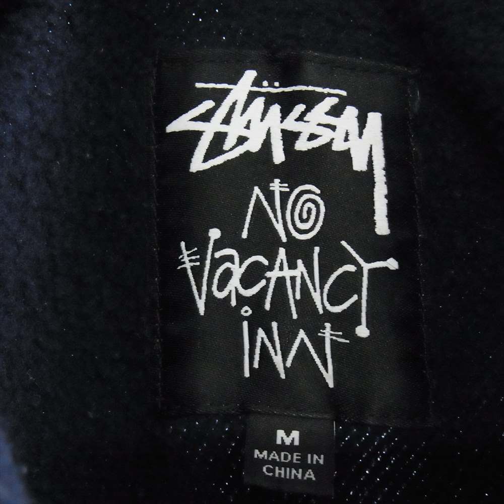 STUSSY ステューシー × No Vacancy Inn ノーバカンシーイン バックプリント ロゴ刺繍 プルオーバー パーカー ネイビー系 M【中古】