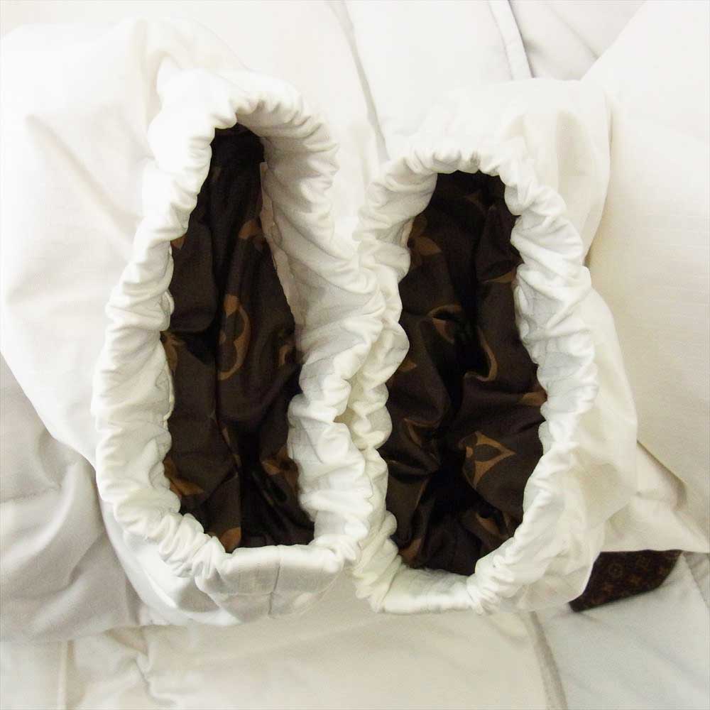 LOUIS VUITTON ルイ・ヴィトン 1AAAWT モノグラム アクセント ピロウ パファ ジャケット ホワイト系 ブラウン系 46【中古】