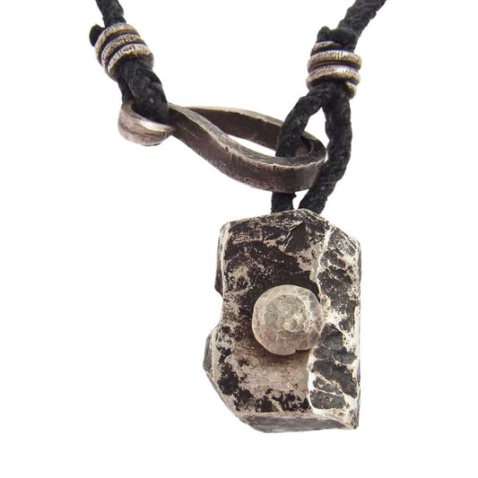 ISAMUKATAYAMA BACKLASH イサムカタヤマバックラッシュ J474-47 JUNUEZONO ジュンウエゾノ SILVER1000 純銀 ジャパンショルダー レザー ネックレス ブラック系 シルバー系【中古】