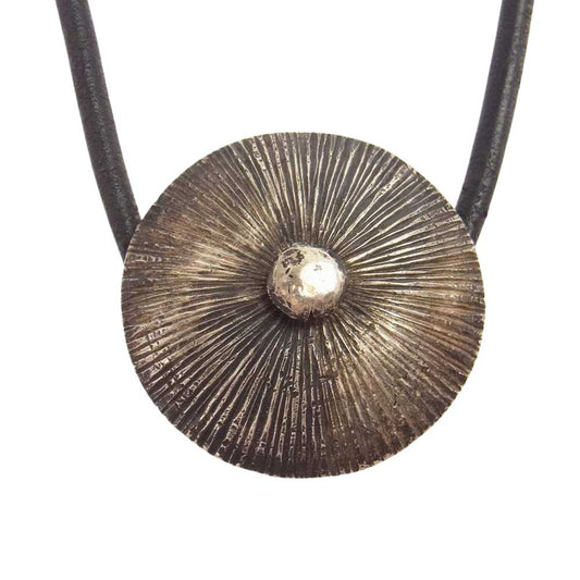 ISAMUKATAYAMA BACKLASH イサムカタヤマバックラッシュ JUN UEZONO ジュンウエゾノ 22SS SILVER1000 純銀 ハンドメイド コンチョ レザー ネックレス ブラック系 シルバー系【中古】