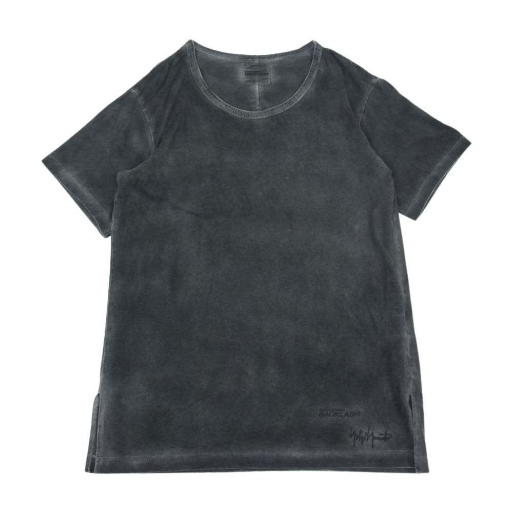 ISAMUKATAYAMA BACKLASH イサムカタヤマバックラッシュ x  Yohji Yamamoto ヨウジヤマモト HC-T87-989 LOGO Tshirt Ver DYED GRAY 半袖 カットソー ブラック系 2【中古】