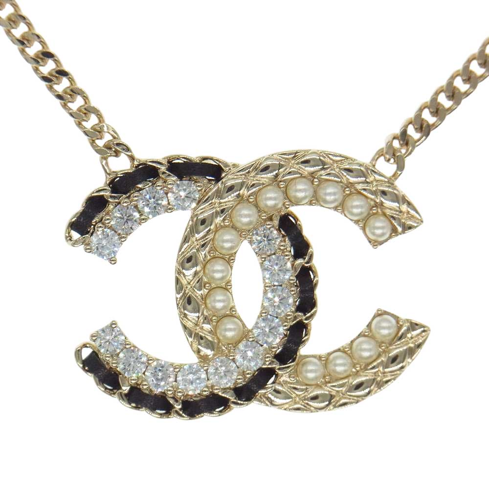 CHANEL シャネル B22B ココマーク マトラッセ レザー パール ラインストーン チョーカー ネックレス ゴールド系【中古】