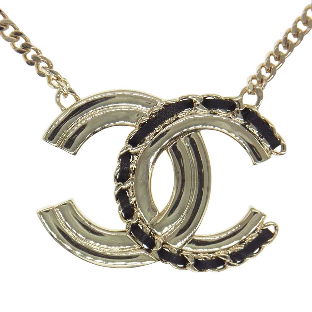 CHANEL シャネル B22B ココマーク マトラッセ レザー パール ラインストーン チョーカー ネックレス ゴールド系【中古】