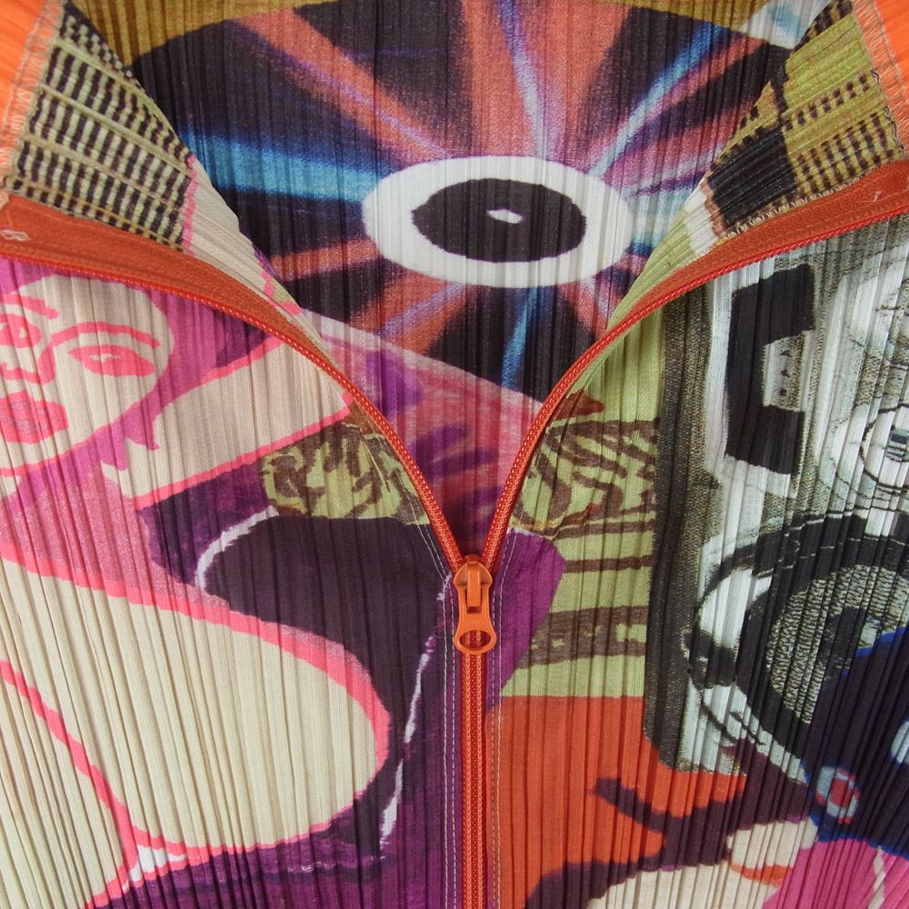 PLEATS PLEASE プリーツプリーズ イッセイミヤケ PP12-JC231 プリーツ加工 イラスト転写プリント ボルトネック ジップ カットソー 長袖 オレンジ系 マルチカラー系 3【美品】【中古】