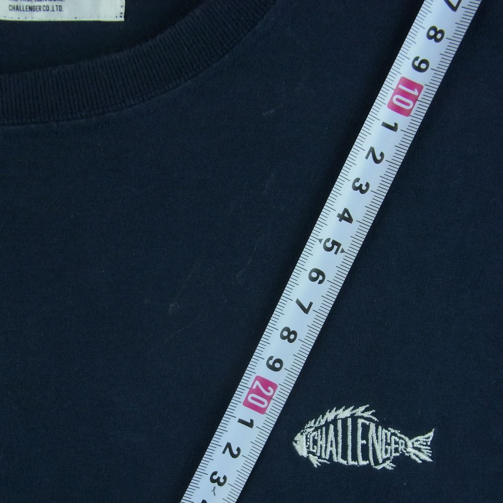 CHALLENGER チャレンジャー CLG-TS 018-17 EM FISH LOGO TEE フィッシュ ボーン ロゴ刺繍 クルーネック 半袖 Tシャツ ネイビー系 L【中古】