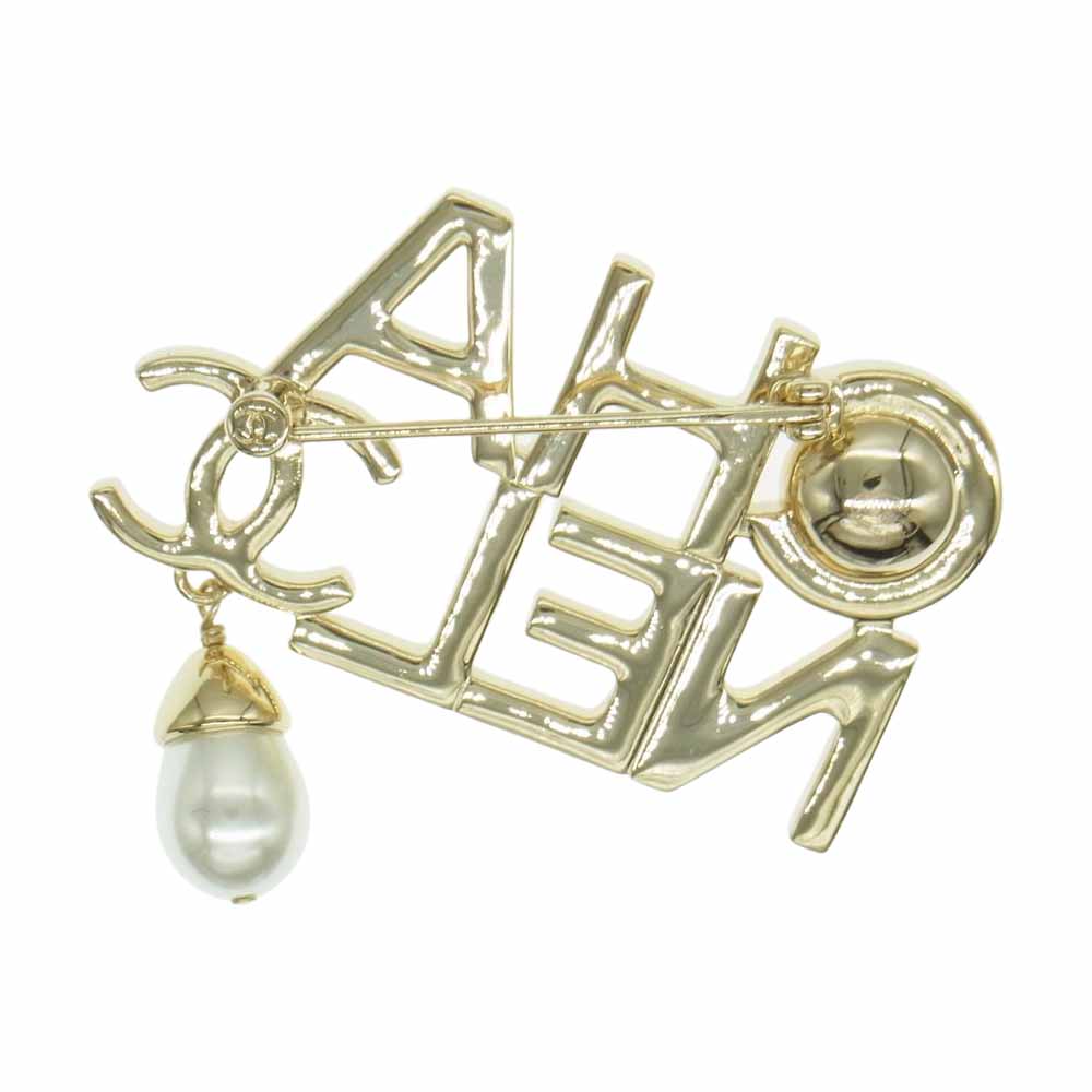 CHANEL シャネル A22P ロゴ パール ブローチ ゴールド系【中古】