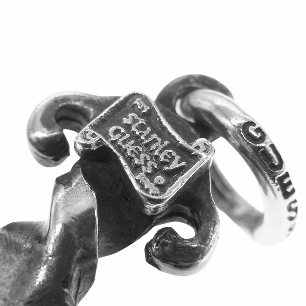 STANLEY GUESS スタンリーゲス ツイステッドクロス スカル ルビー 石付き ペンダントトップ シルバー系【中古】