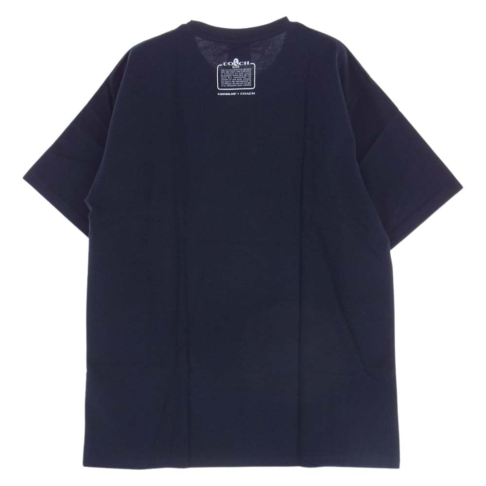 A BATHING APE アベイシングエイプ × COACH コーチ COLLEGE TEE カレッジ ロゴ プリント 半袖 Tシャツ  ネイビー系 L【新古品】【未使用】【中古】