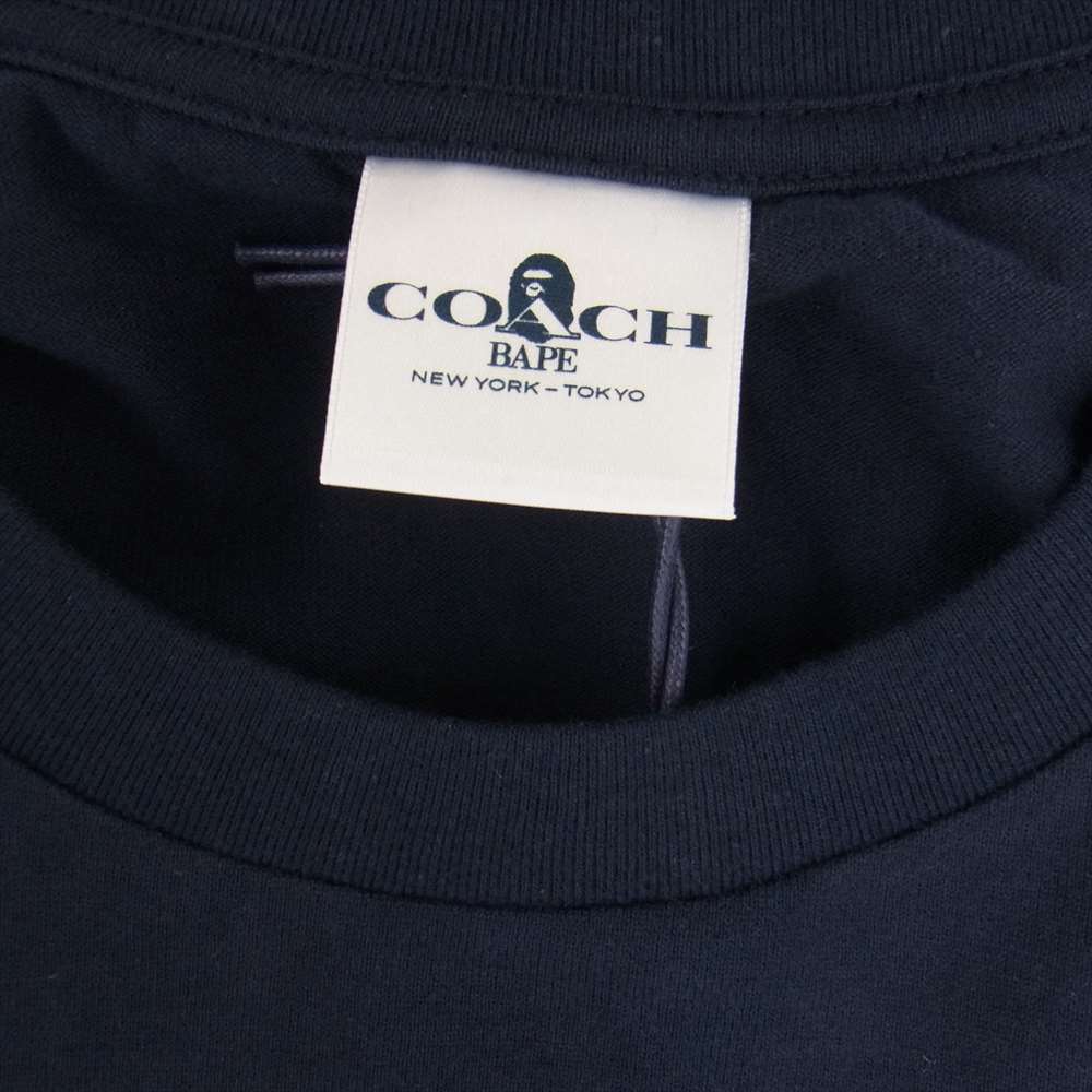 A BATHING APE アベイシングエイプ × COACH コーチ COLLEGE TEE カレッジ ロゴ プリント 半袖 Tシャツ  ネイビー系 L【新古品】【未使用】【中古】