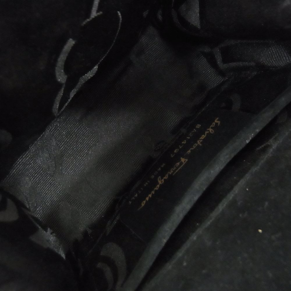 Salvatore Ferragamo サルヴァトーレフェラガモ ガンチーニ スエード ショルダー バッグ ブラック系【中古】