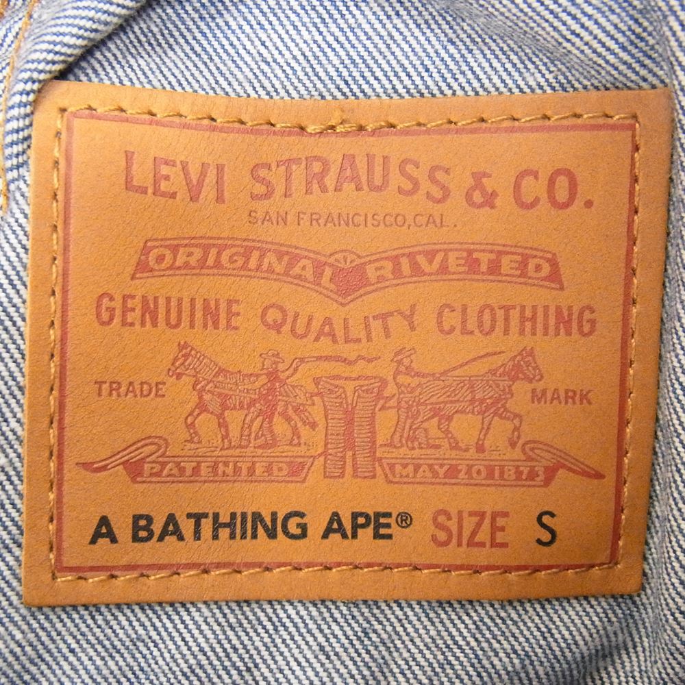 A BATHING APE アベイシングエイプ LEVIS リーバイス Type III Split Trucker Jacket  CORE CAMO インディゴブルー系 S【中古】