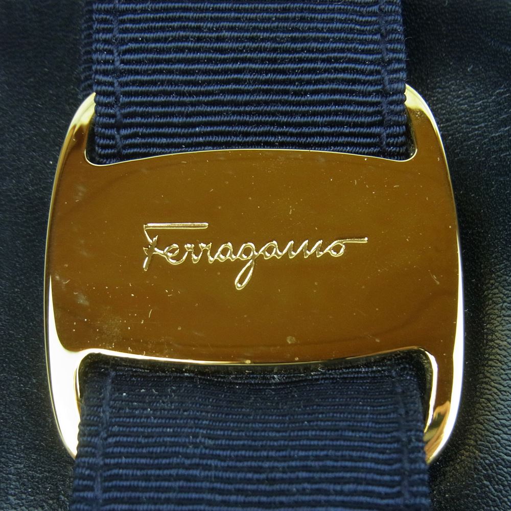 Salvatore Ferragamo サルヴァトーレフェラガモ ヴァラリボン バケツ レザー ハンドバッグ ダークネイビー系【中古】