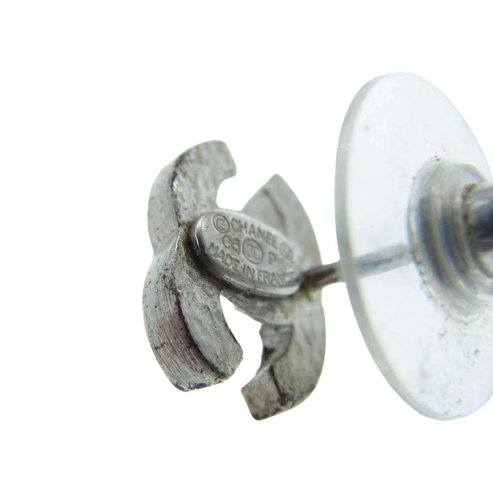CHANEL シャネル 片耳 ココマーク ピアス ホワイト系【中古】