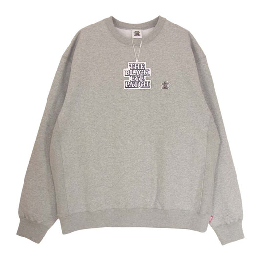 ブラックアイパッチ 22AW BEPFW22TP42 SMALL OG LABEL CREWSWEAT スモール レーベル ロゴ クルー スウェット グレー系 L【新古品】【未使用】【中古】