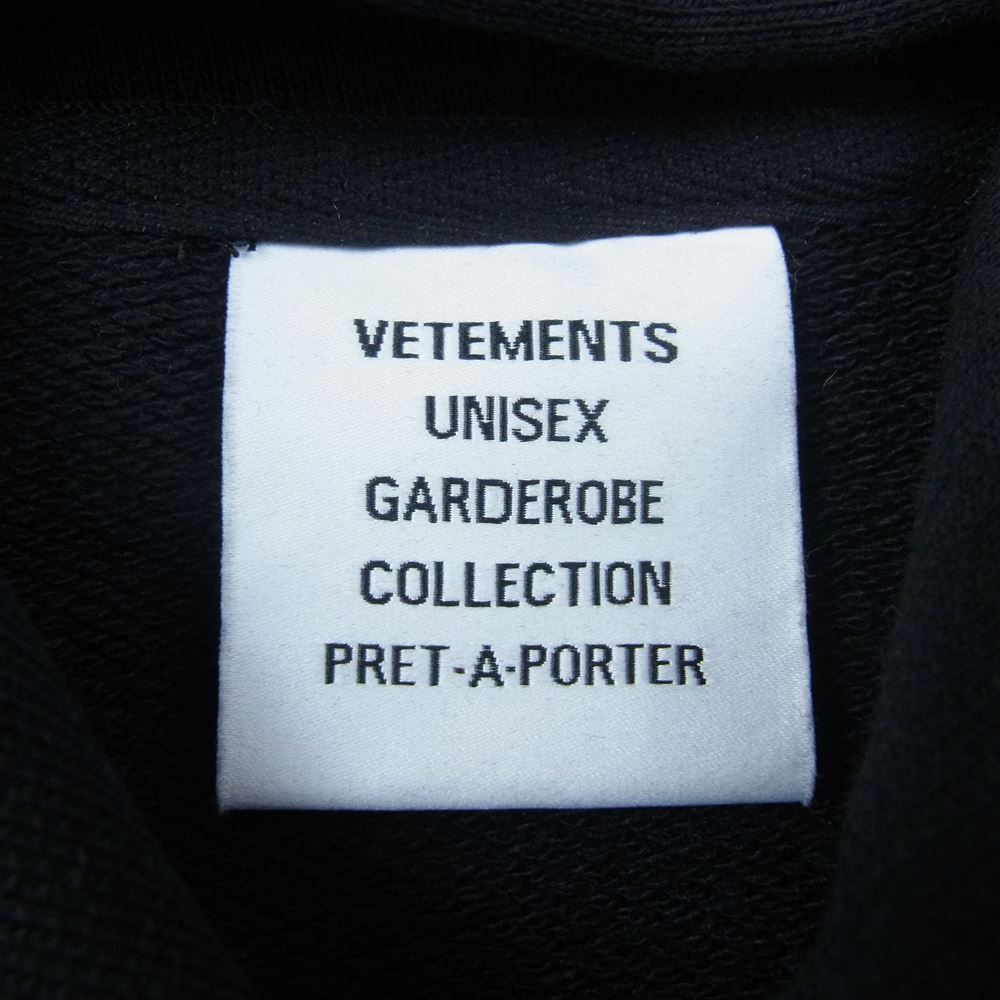 VETEMENTS ヴェトモン UA52TR830P アナーキー ゴシック ロゴ プリント フーディ パーカー ブラック系 S【中古】