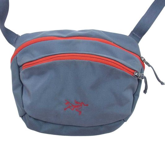 ARC'TERYX アークテリクス 7364-55732 MAKA2 マカ2 ショルダーバッグ サコッシュ グレー系 レッド系【中古】