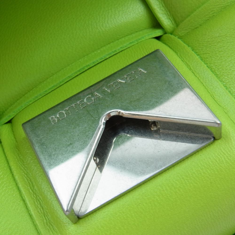 BOTTEGAVENETA ボッテガヴェネタ パデッド カセット レザー ショルダー バッグ ライトグリーン系【美品】【中古】