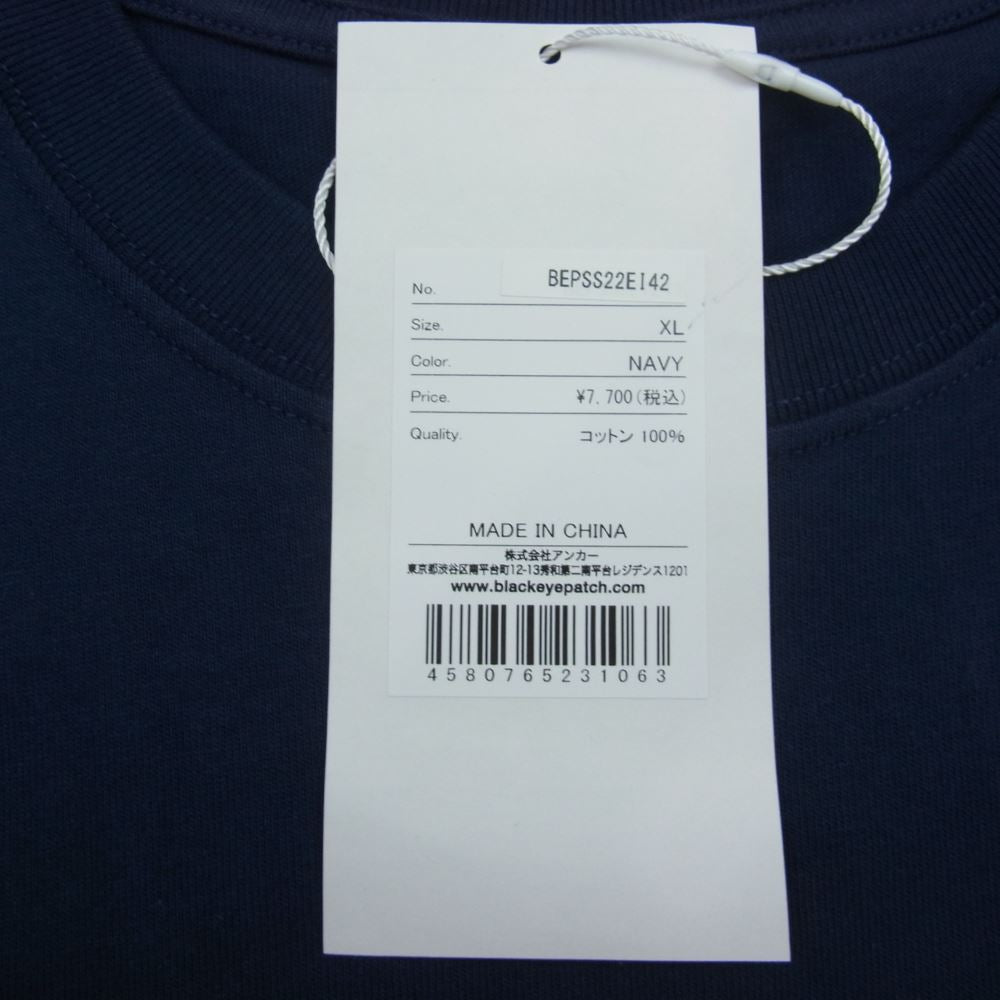 ブラックアイパッチ 22SS BEPSS22EI42 PRIORITY LABEL TEE 取扱注意 ロゴプリント クルーネック 半袖 Tシャツ ネイビー ネイビー系 XL【新古品】【未使用】【中古】