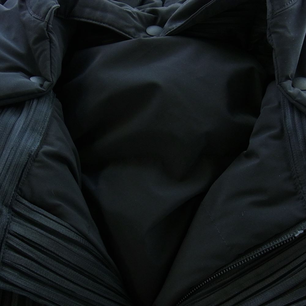 PLEATS PLEASE プリーツプリーズ イッセイミヤケ プリーツ加工 フード着脱可能 ダウンジャケット ブラック系 サイズ表記無【中古】